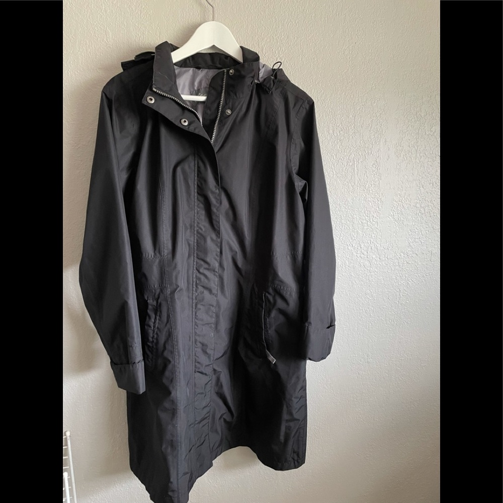 Eddie Bauer women’s raincoat